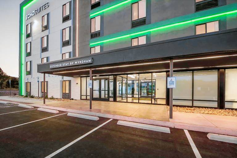 ECHO Suites Extended Stay by Wyndham Reno — photo 5