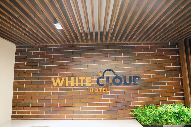 Hotel White Cloud