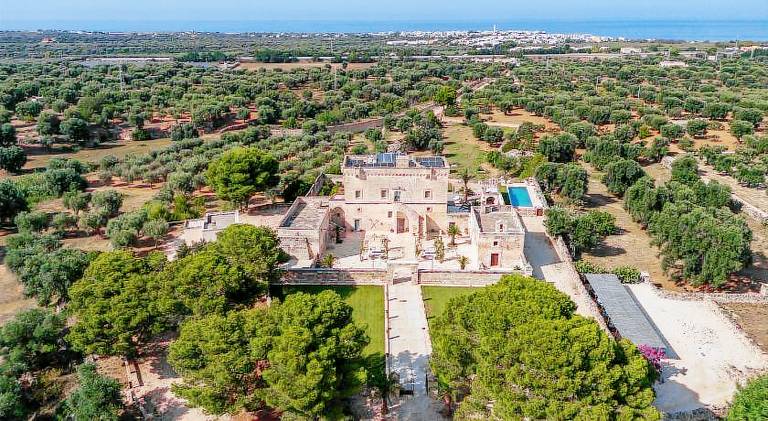 Farm with terrace, pool & yard | Dogs allowed in Fasano