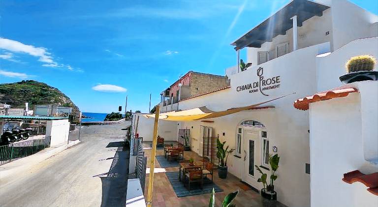 Chiaia Di Rose Rooms & Apartment in Serrara Fontana