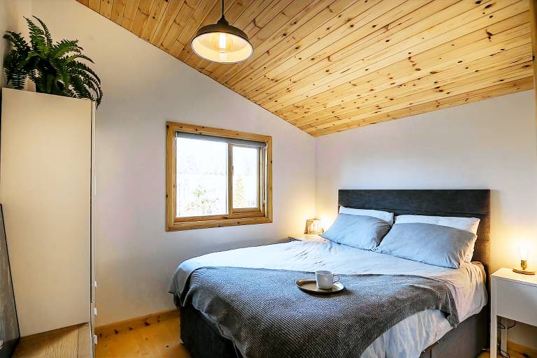 Family-oriented charming chalet with barbecue, fast internet & yard | Pets allowed — photo 4