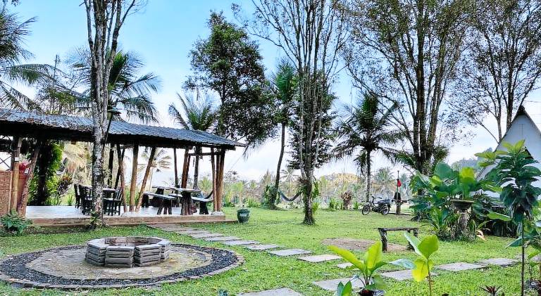 Tent with 1 room for 2 persons in Munduk