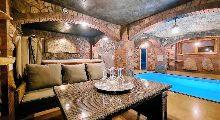 Villa with hot tub & pool — photo 3