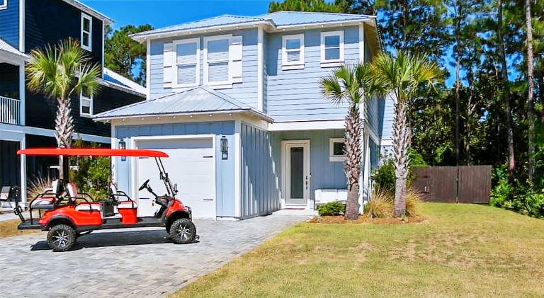 Vacation home with pool | Pets allowed in Miramar Beach, FL