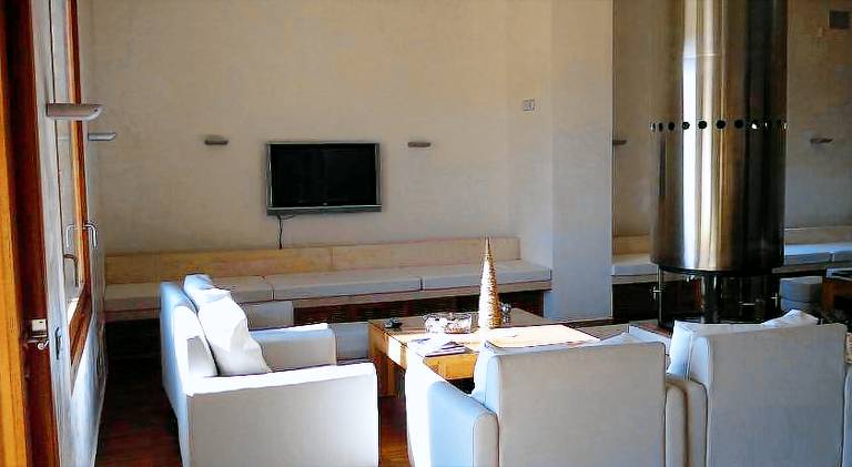 Vacation home with private pool, hot tub & patio — photo 4