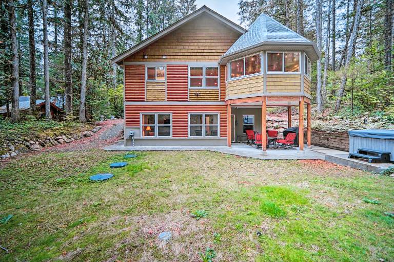 Peaceful Forest Retreat by Mt Baker Slopes
