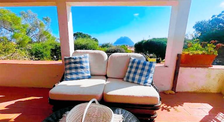Holiday apartment with BBQ, patio & yard — photo 3
