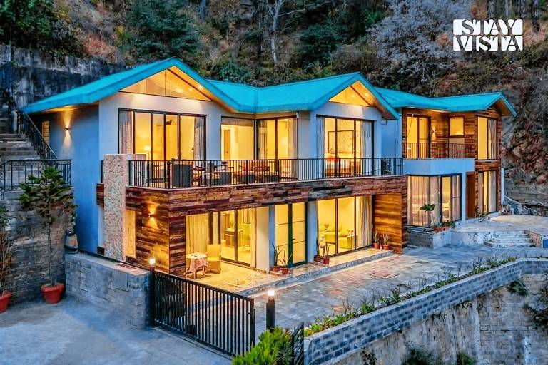 232 m&sup2; Villa