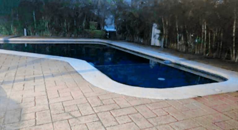Vacation home with pool — photo 4