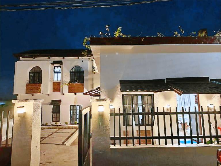 House with grill, pool & garden | Good for workation | Dogs allowed in Tagaytay