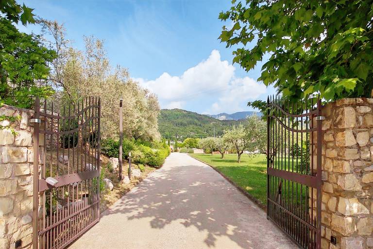 Villa with barbecue, terrace & private pool — photo 2