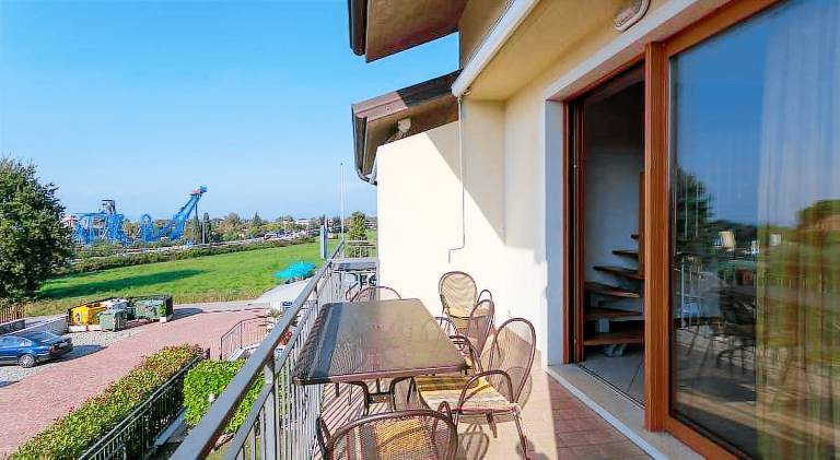 Serviced apartment with yard, pool & terrace | Pets allowed — photo 3