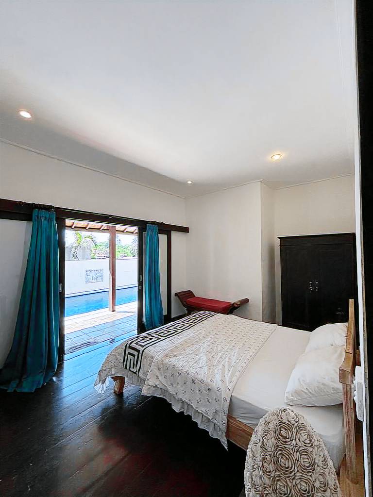 Villa with pool, yard & barbecue | Perfect for remote work — photo 2
