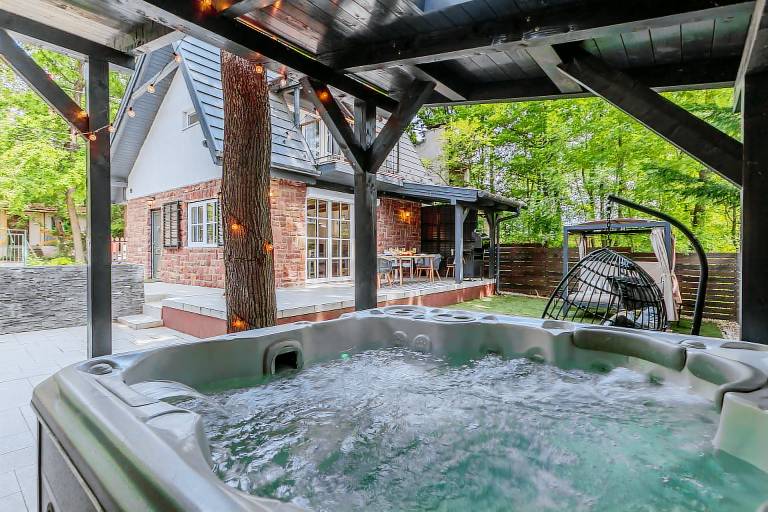 BalChill House With Sauna And Jacuzzi