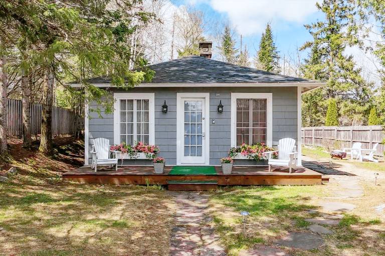 Cabin Lake Placid