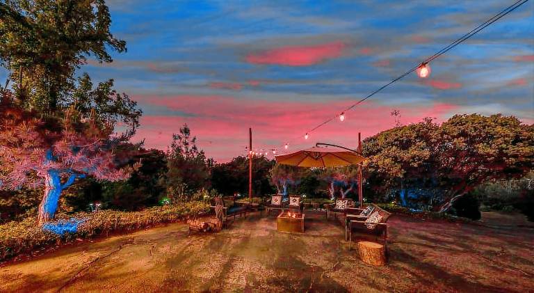 Beautiful house with hot tub | Pets are welcome in Oakhurst, CA