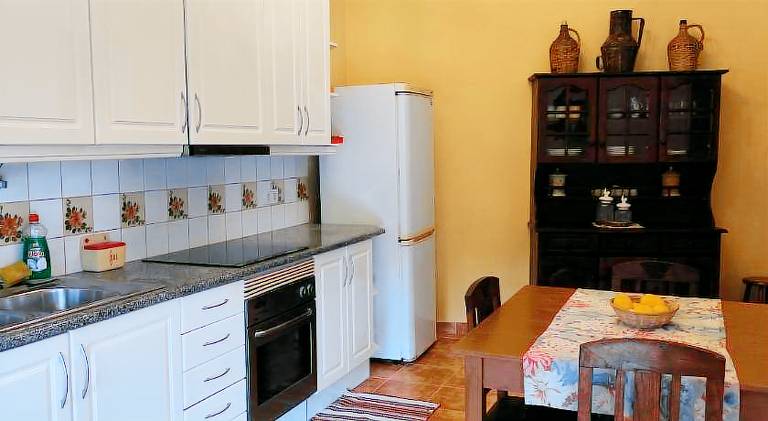 Lovely chalet with barbeque, patio & garden | Pets are welcome — photo 4