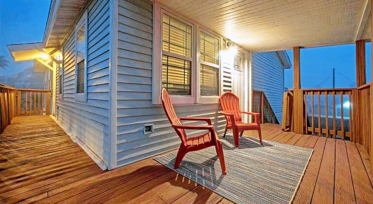 Near Beach Dining in Golf Cart Zone Private Balcony Salty Sunshine B — photo 4