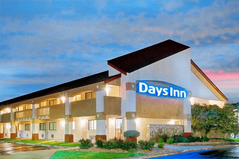 Days Inn by Wyndham Overland Park Metcalf Convention Center