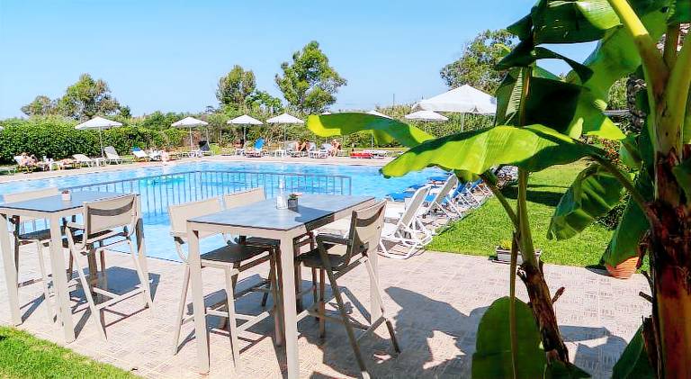 Rental apartment with pool — photo 4