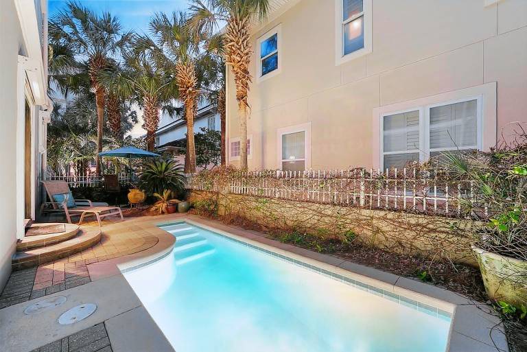 Villa Playa - Vacation House in Destiny by the Sea Near the Beach with Private Pool in Miramar, FL