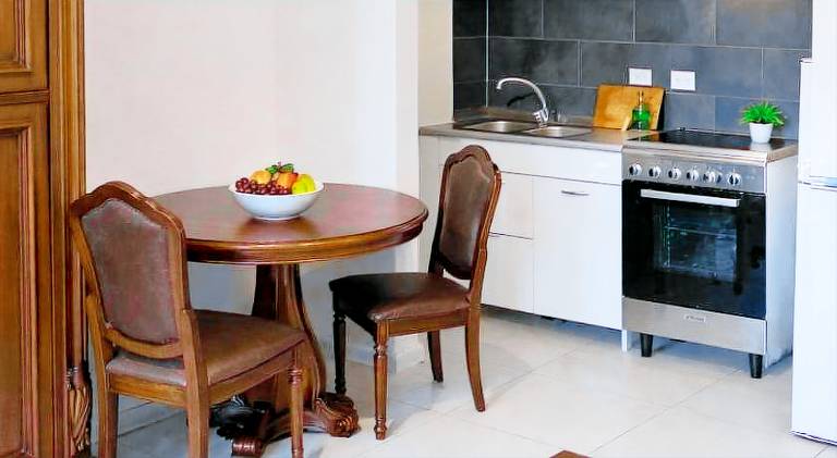 Family-friendly serviced apartment with garden | Suitable for remote work | Dogs allowed — photo 4