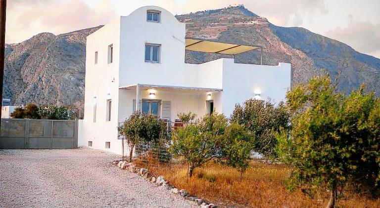 House with patio & garden | Dogs allowed in Santorini