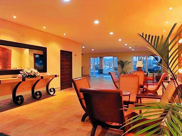 Serviced apartment with pool, yard & terrace — photo 5