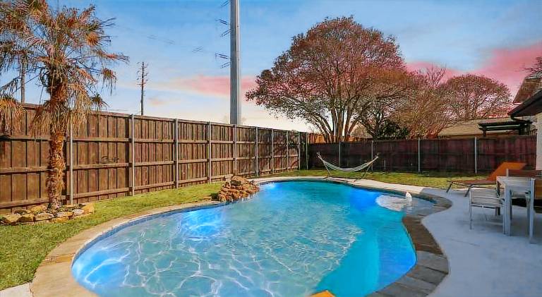 House with pool in Richardson, TX
