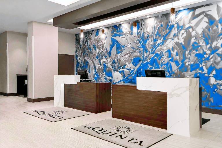 La Quinta Inn & Suites by Wyndham Orlando IDrive Theme Parks — photo 4