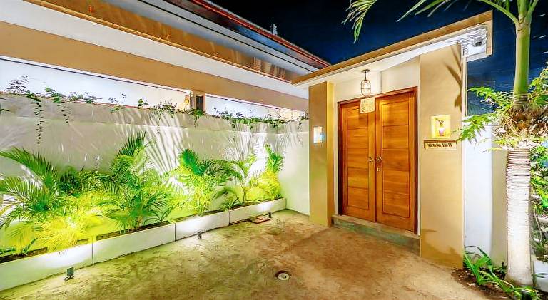Villa with pool — photo 3