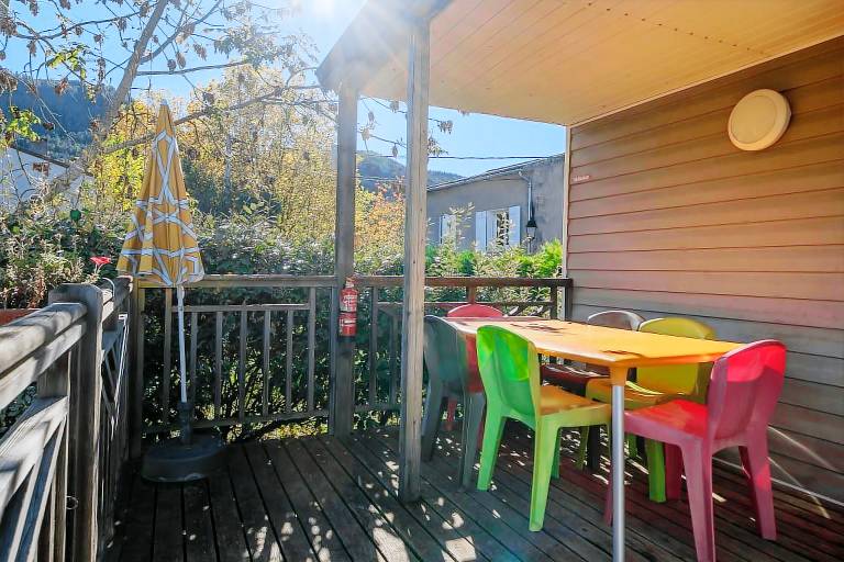 Lovely mobile home with terrace, garden & pool | Mountain view | Pet-friendly — photo 2