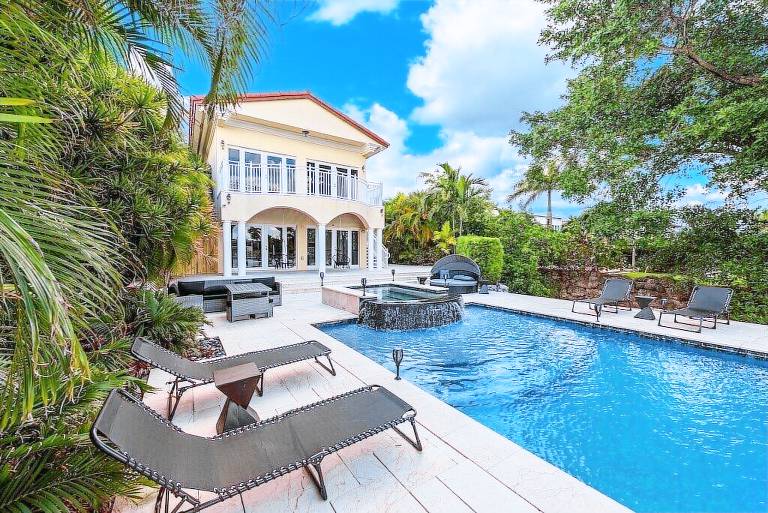 House  Golden Beach