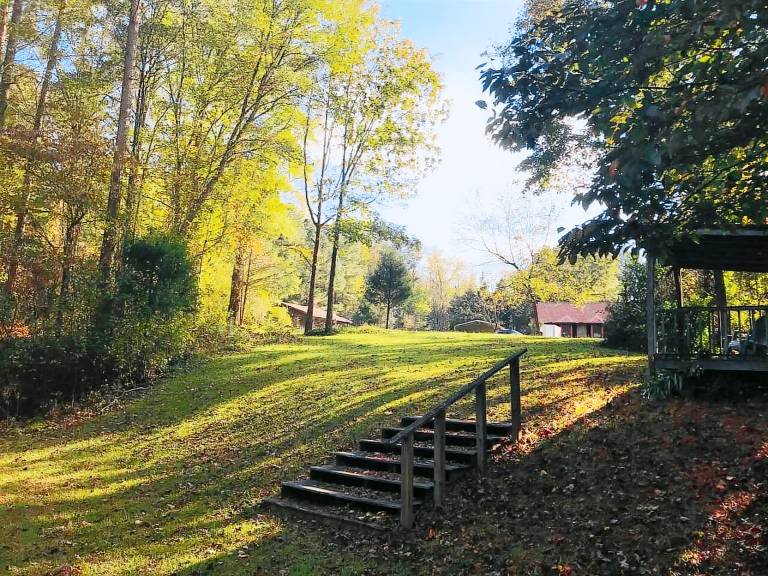Serene Log Home w pond, fenced-in yard & pastures — photo 5