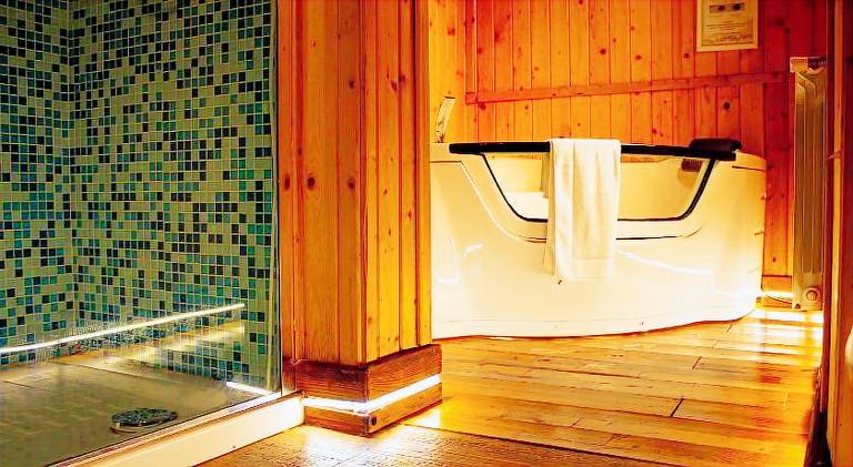 Farm with pool, sauna & hot tub — photo 4