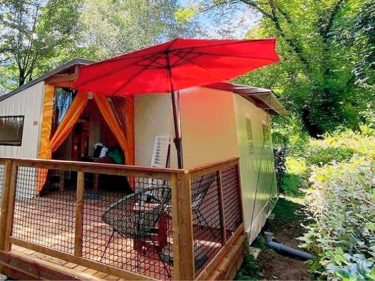 Cabin with heated pool & patio | Garden view — photo 4