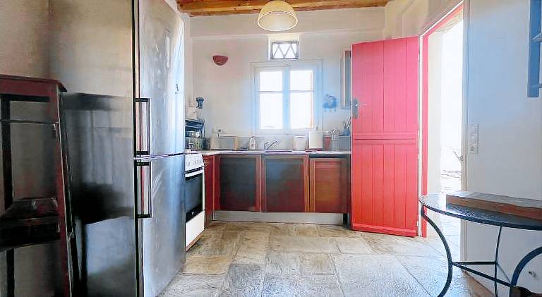 Apartment with terrace & yard — photo 4