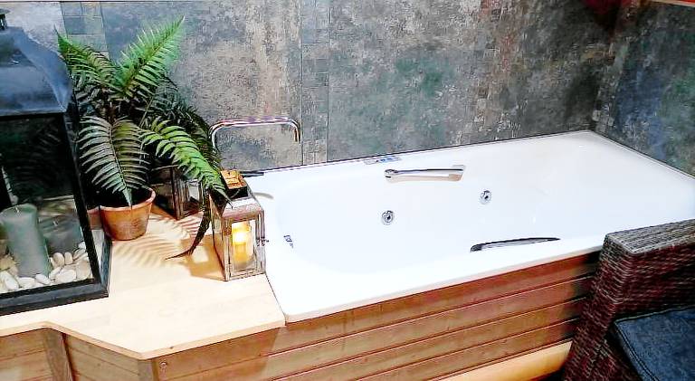 Villa with hot tub — photo 5