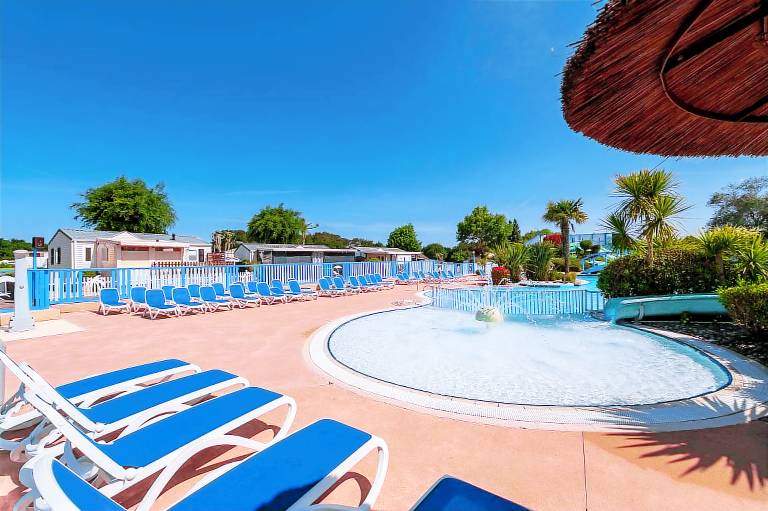 Mobile Home 'Premium' with Shared Pool, Wi-Fi and Air Conditioning in Erdeven