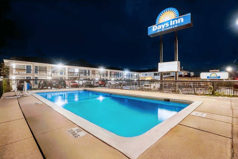 Days Inn by Wyndham Jacksonville NC — photo 2