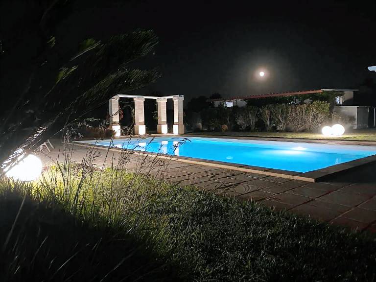 House with BBQ, yard & private pool — photo 4