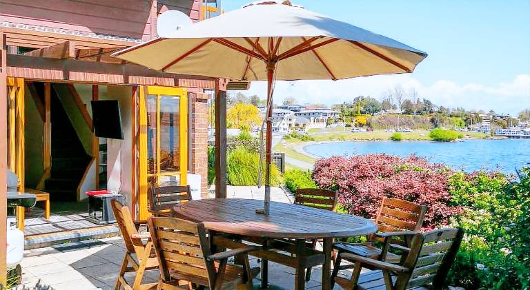 Cascades Lakefront Motel — photo 4
