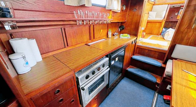 Boat with 1 room for 5 persons — photo 3
