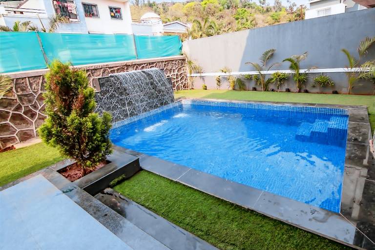 Villa with pool | Water view — photo 4