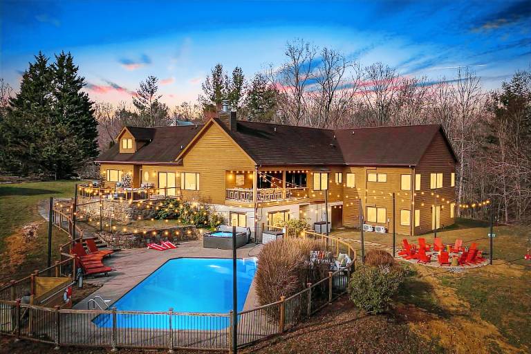 Lodge  Fairview