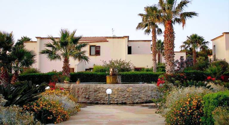 Pleasant apartment with terrace, yard & pool | Dogs allowed — photo 5