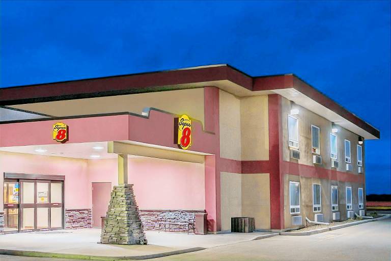 Super 8 By Wyndham Innisfail — photo 5