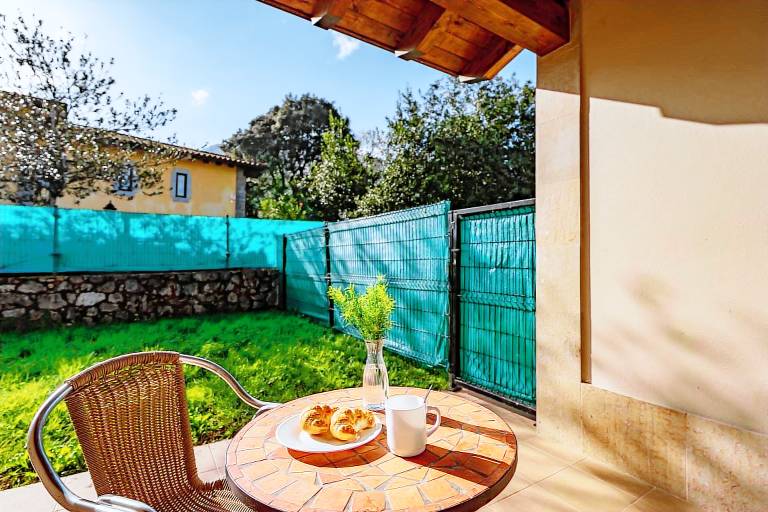 Rental apartment with terrace & garden | Garden view — photo 3