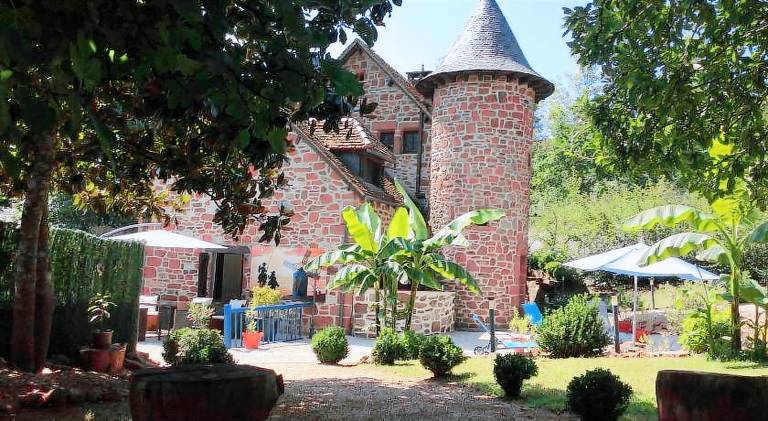 Villa with pool & jacuzzi in Gaillard