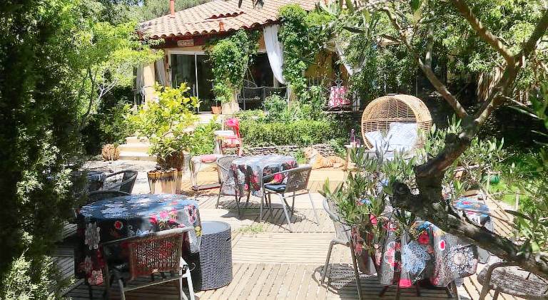 House with pool & jacuzzi in Uzès
